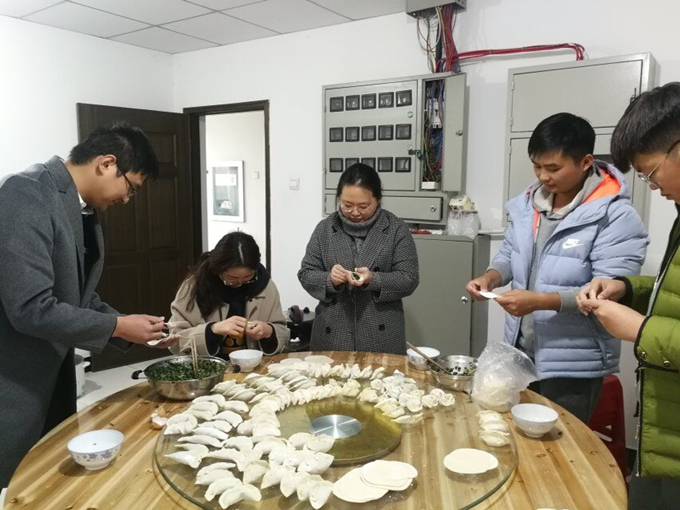 冬至陽生春又來，溫暖感恩促情誼——廣德路項目部舉辦包餃子活動